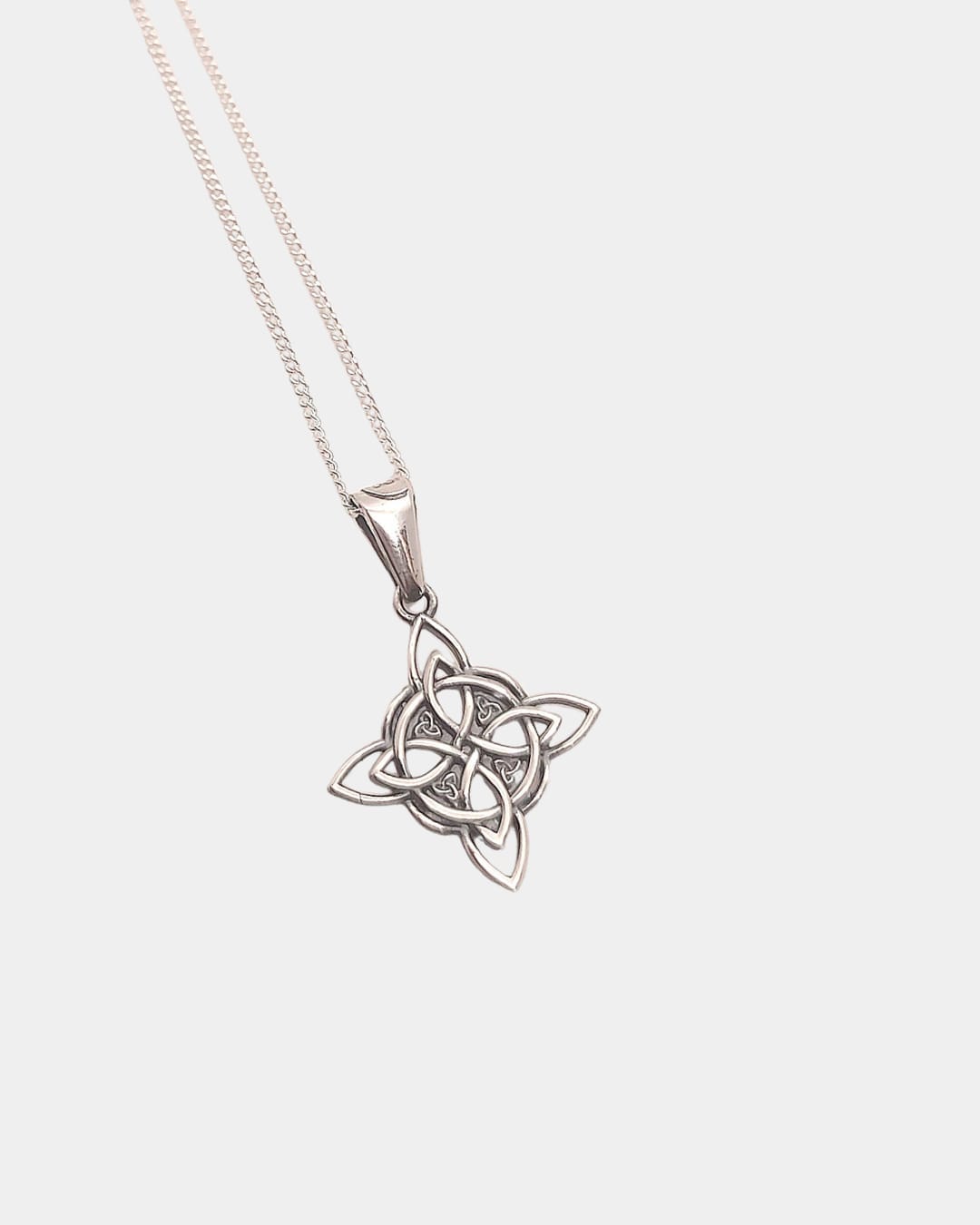 Collar de nudo de brujas