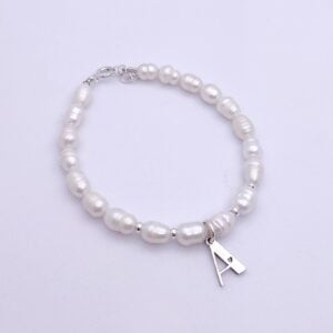 Pulsera de inicial.