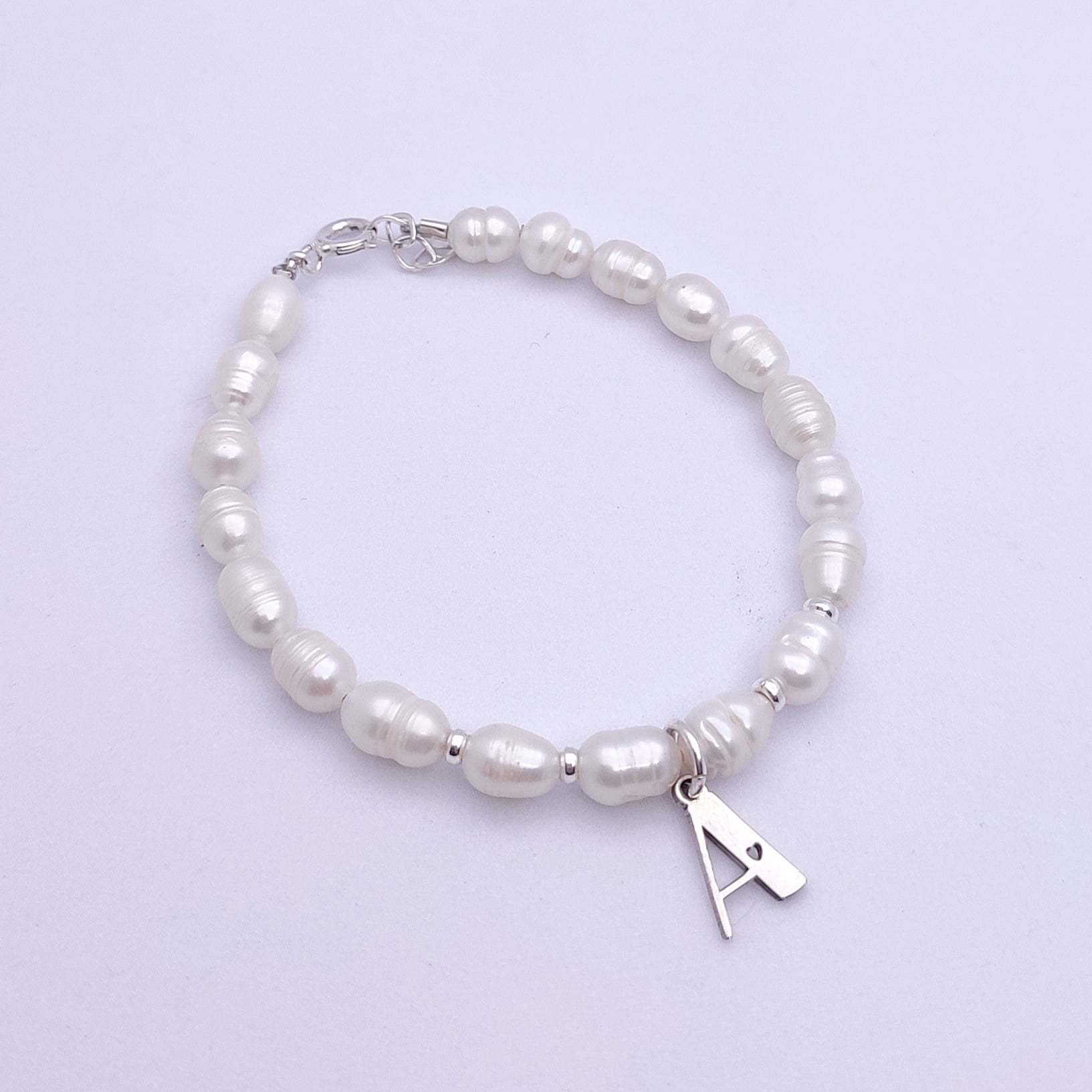 Pulsera de inicial.