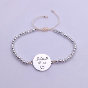 Pulsera con medalla personalizada.