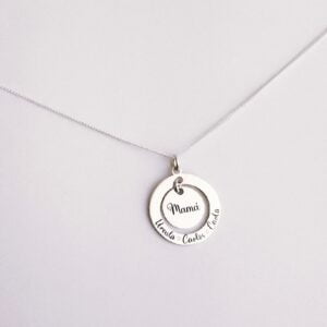 Collar de nombres.