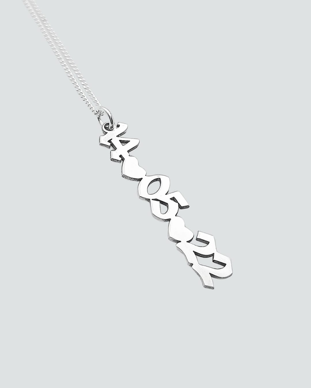 Collar con fecha.