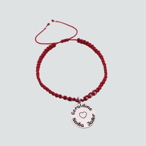 Pulsera de nombres y corazón.