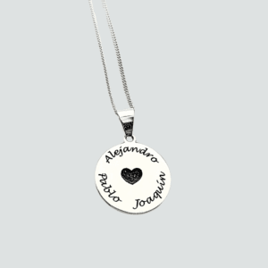 Collar con nombres