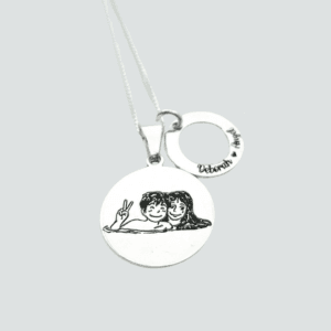Collar con fotografía y aro de nombres grabados
