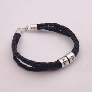 Pulsera de cuero para hombre con piezas de nombre